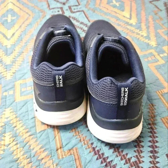 Sketchers - Picture 2 of 7